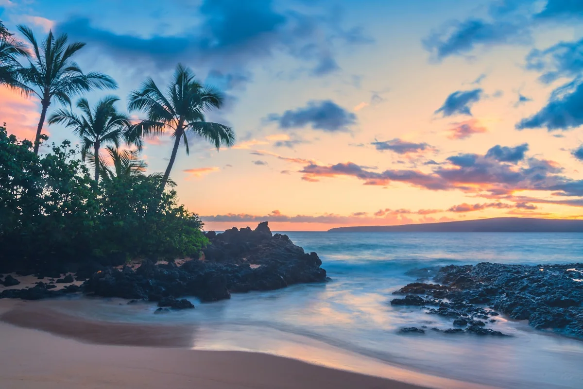 Lush Oʻahu coastline