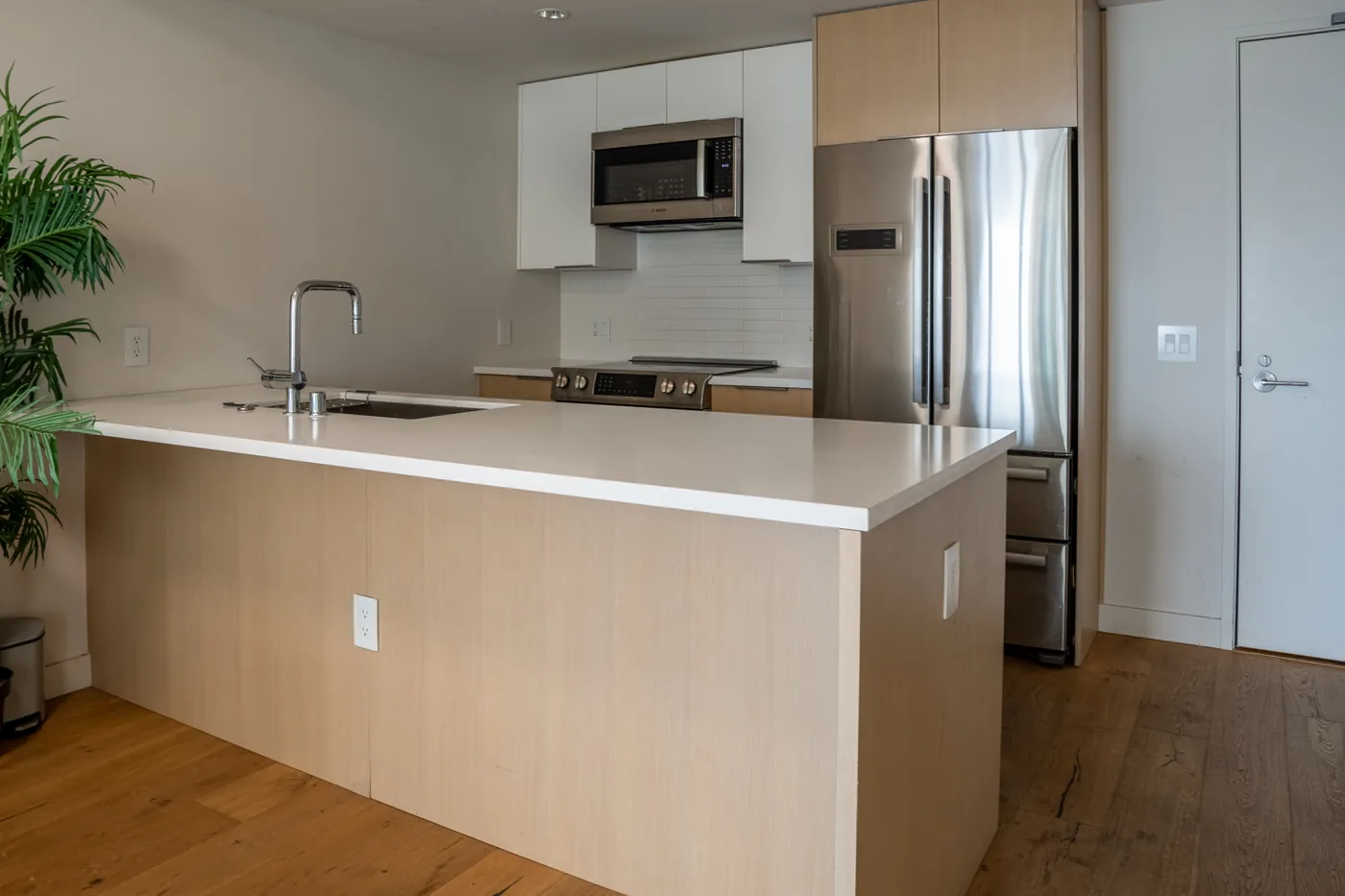 Open kitchen with modern finishes